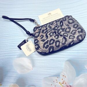 🌺 COACH OCELOT SMALL WRISTLET BLACK LEOPARD